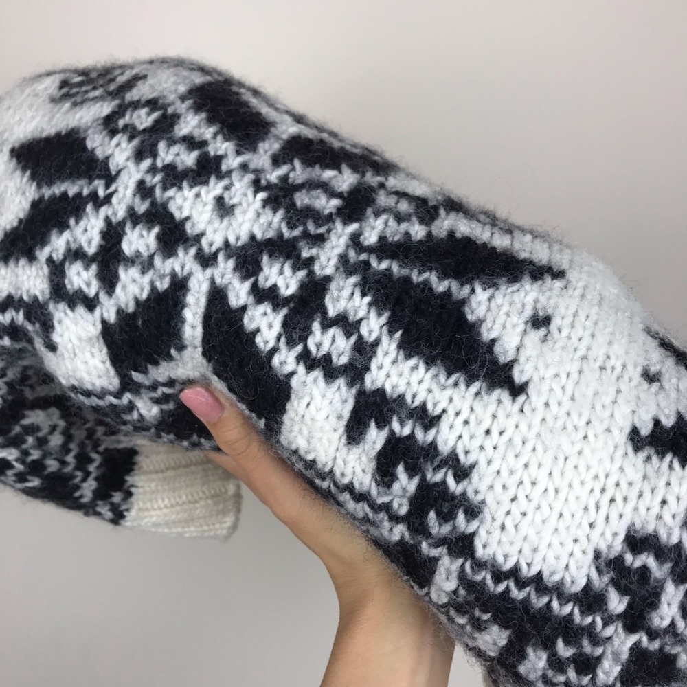 Free people snowflake sweater!! ❄️😍 - Picture 7 of 8